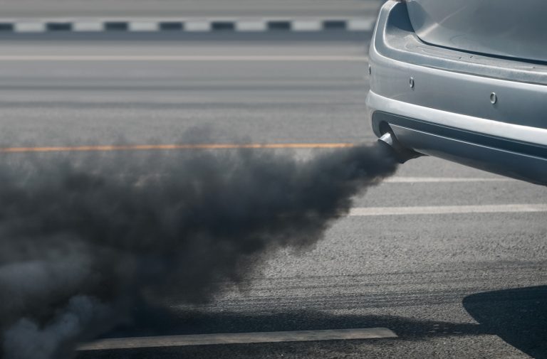 El humo negro del tubo de escape: ¿Es una avería grave del turbo?